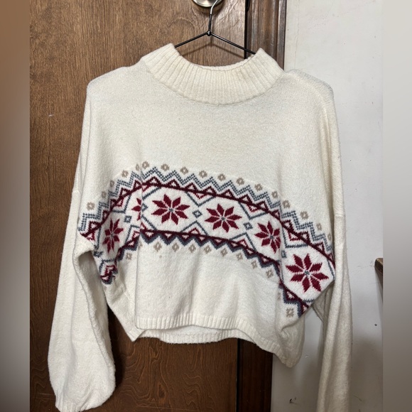Hollister Sweaters - Cozy white Hollister Sweater with Red Pattern